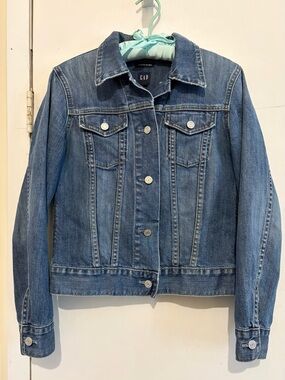GAP Medium Blue Denim Jacket - Classic Fitted Silhouette